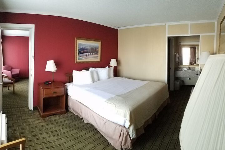 1 King Bed (7 of 10)