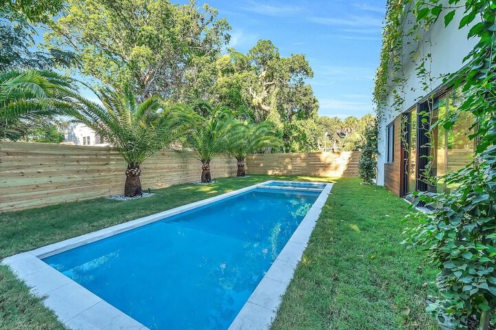 Pool 10 of 21