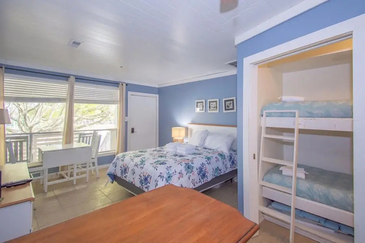 Room 5 of 11