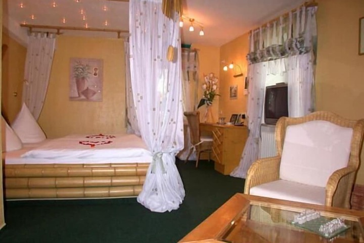 Room 8 of 21