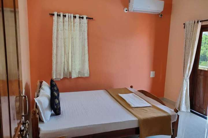 Room 6 of 17