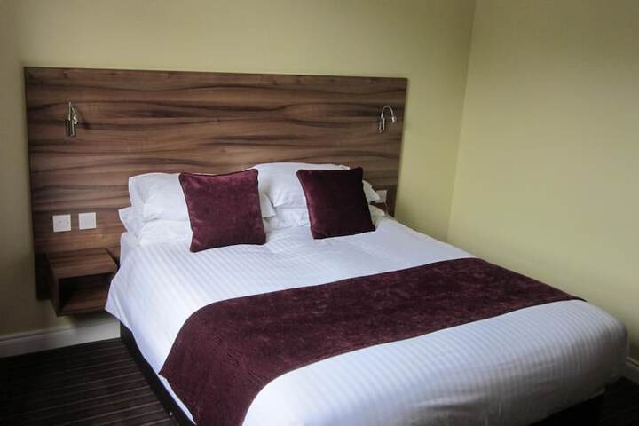 Room 13 of 32