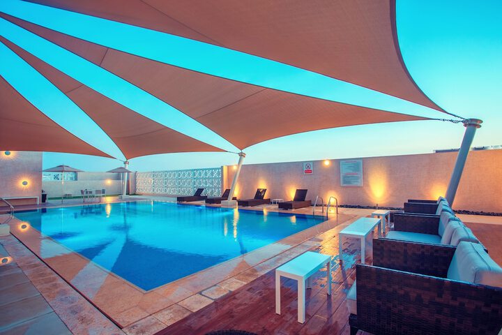 Pool 24 of 37