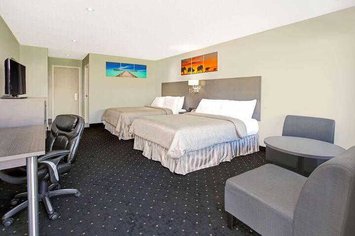 1 Queen Bed (14 of 25)