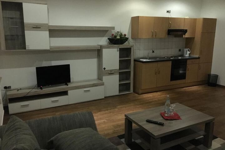 Room 11 of 34