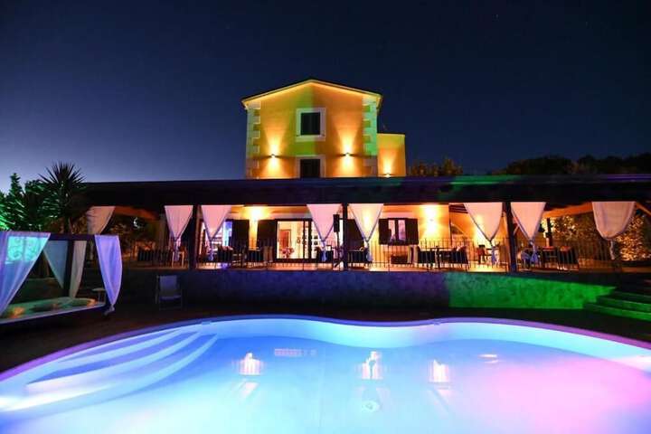 Pool Hotel