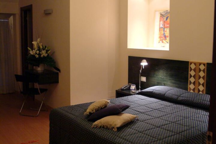 Room 5 of 42