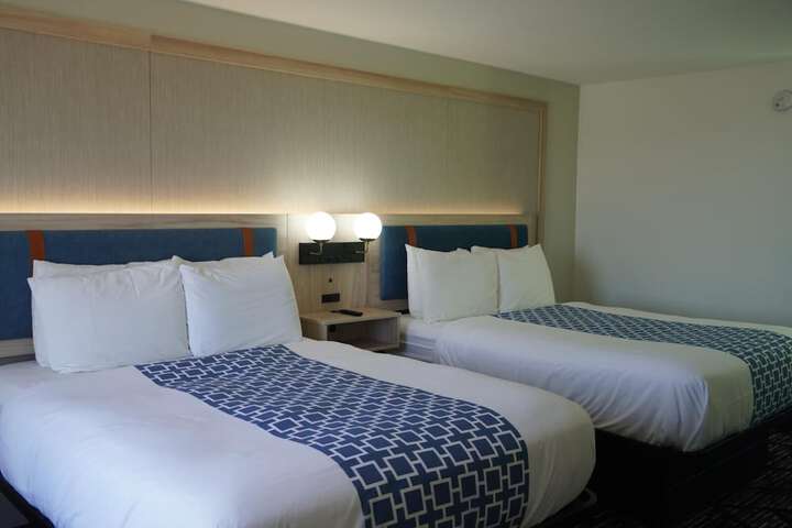 Bay Inn & Suites Troy