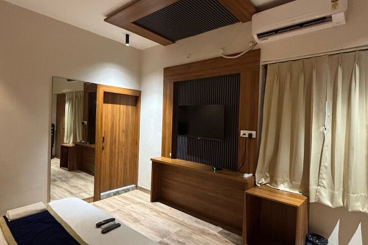 Room 15 of 38