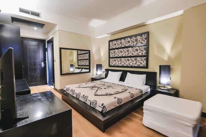 Room 3 of 167