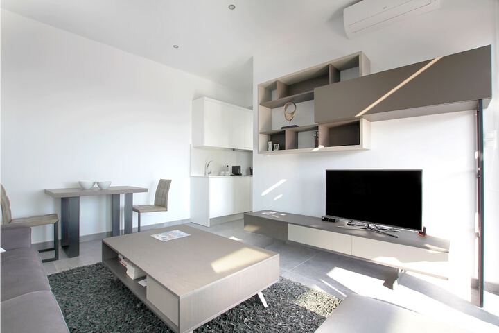 Room 16 of 19