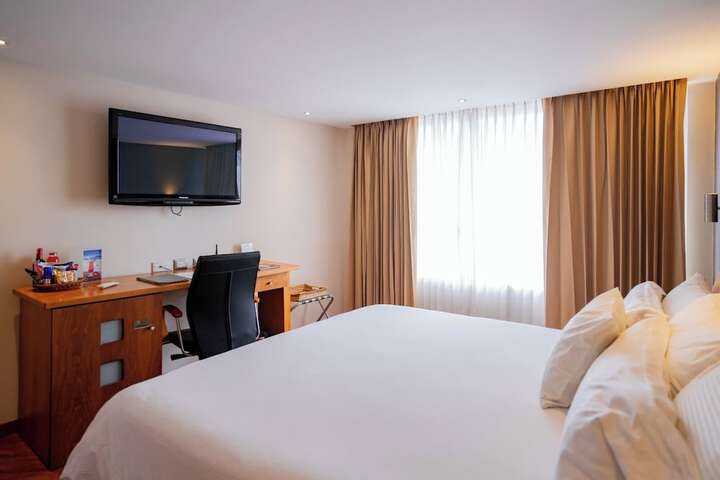 Room 17 of 36