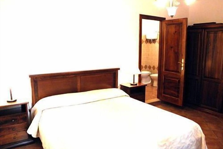 Room 5 of 32