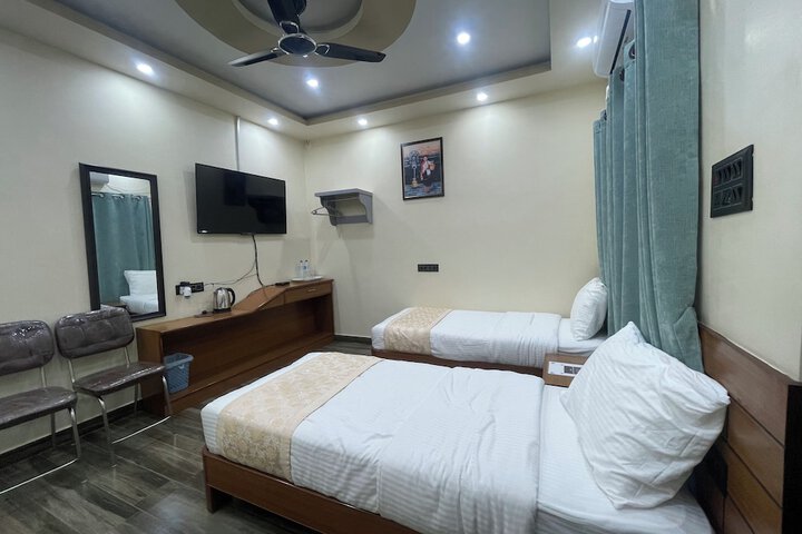 Room 6 of 26