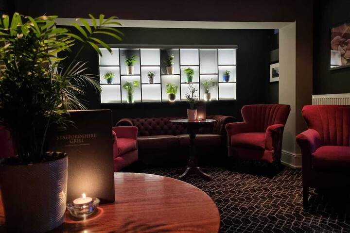Lounge 16 of 19