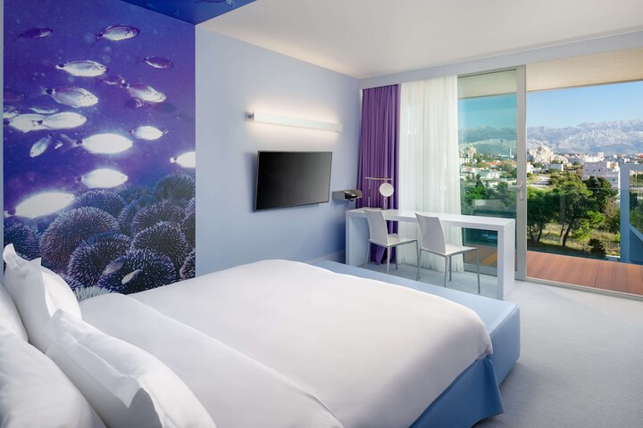 Room 19 of 312