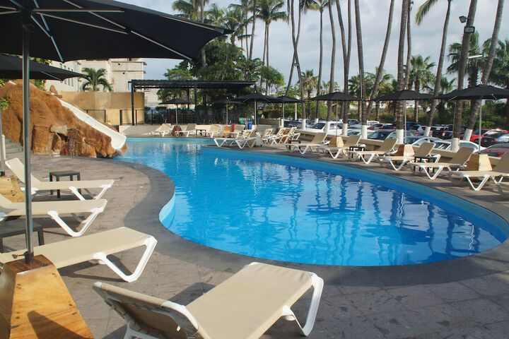 Hotel with Pool