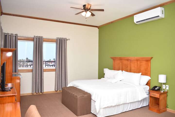Room 11 of 27
