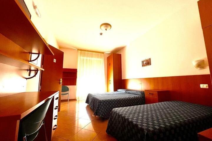 Room 6 of 39