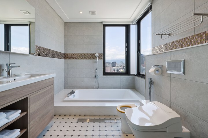 Room 36 of 60