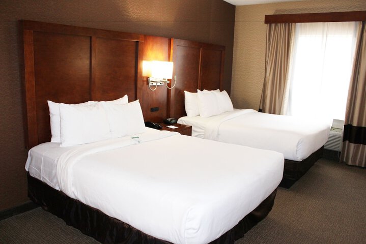 2 Queen Beds (9 of 20)
