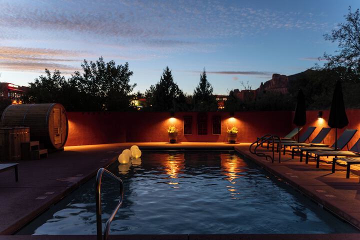 Hotel Pool