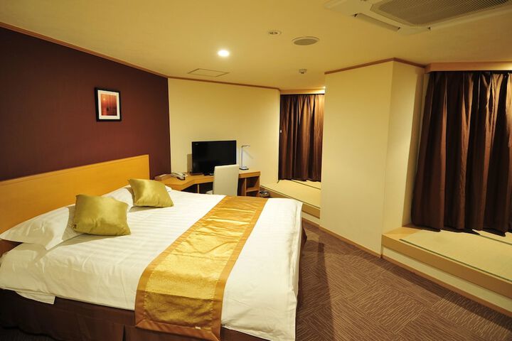 Room 6 of 42