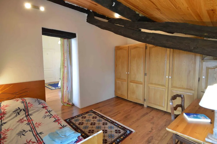 Room 5 of 13