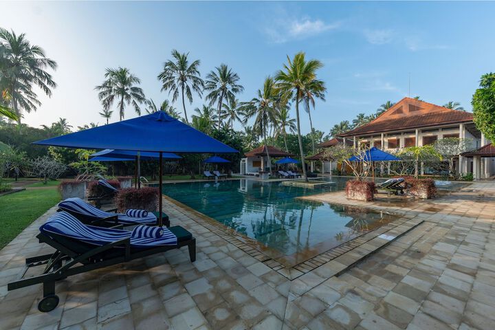 Hotel Pool