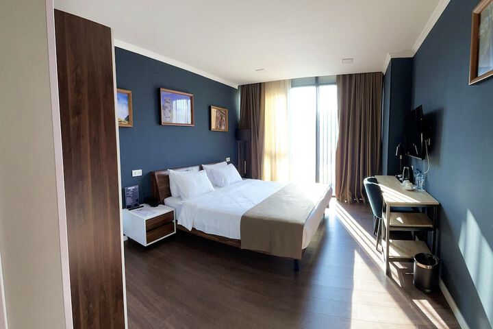 Room 55 of 240