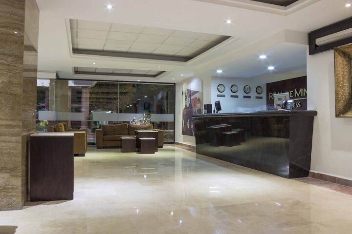 Entrance & Lobby