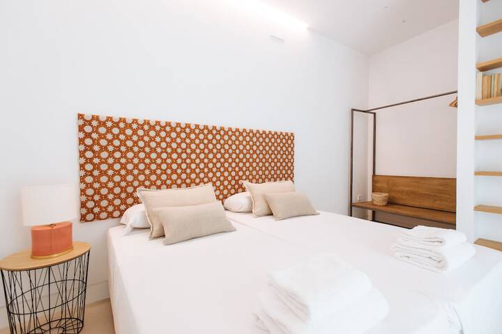 Room 3 of 317