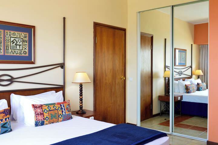 Room 33 of 276