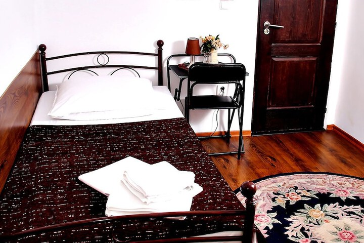 Room 5 of 23