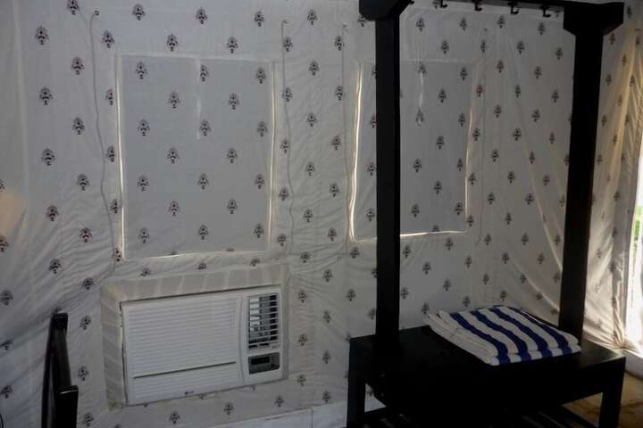 Room 57 of 193