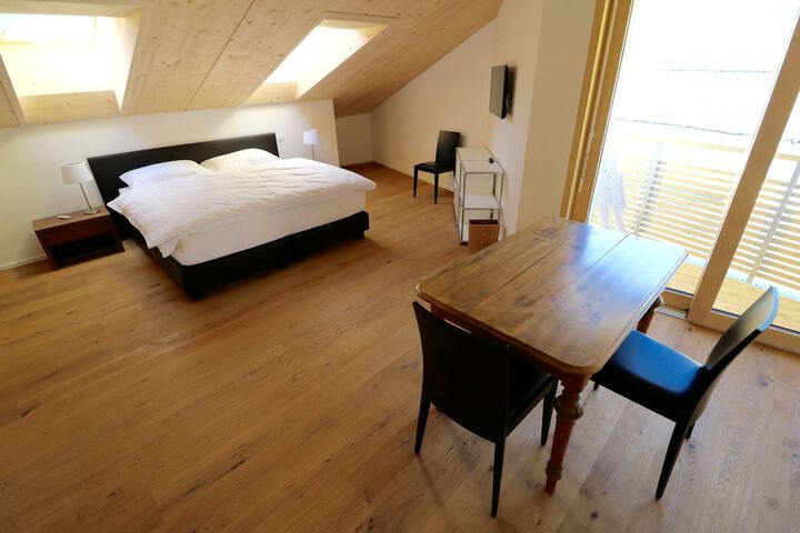 Room 10 of 65
