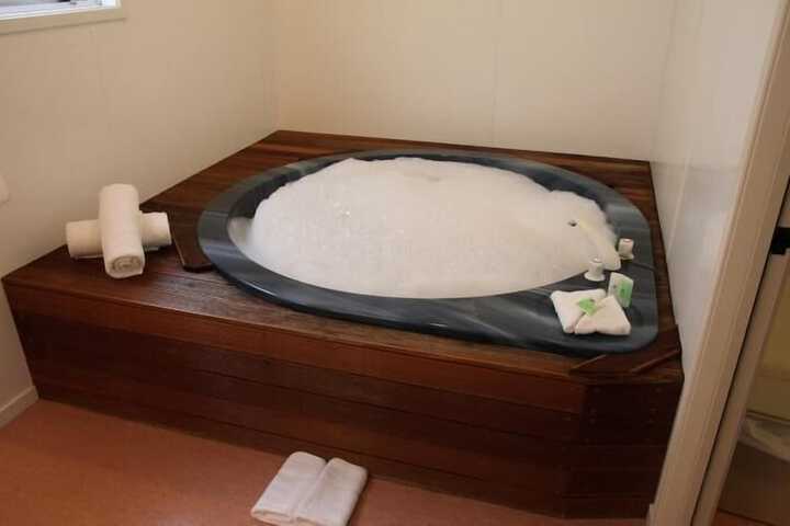 Hot Tub 23 of 40