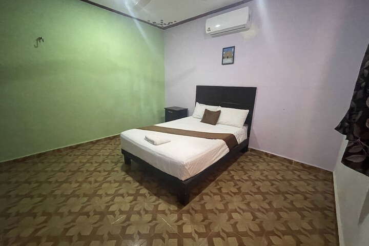 Room 4 of 28
