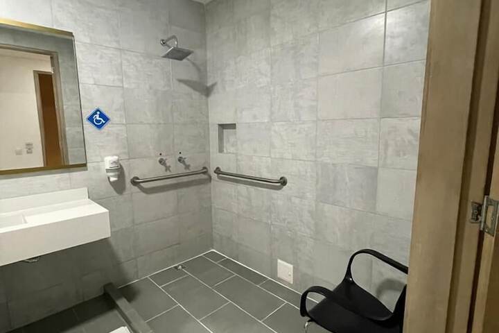 Room 33 of 45