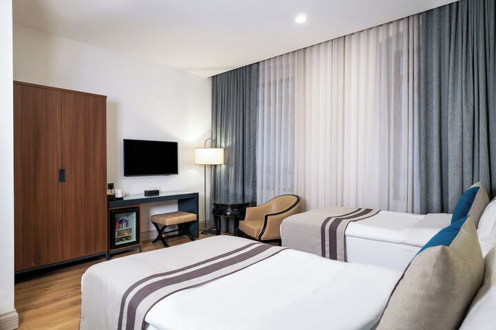 Room 32 of 79