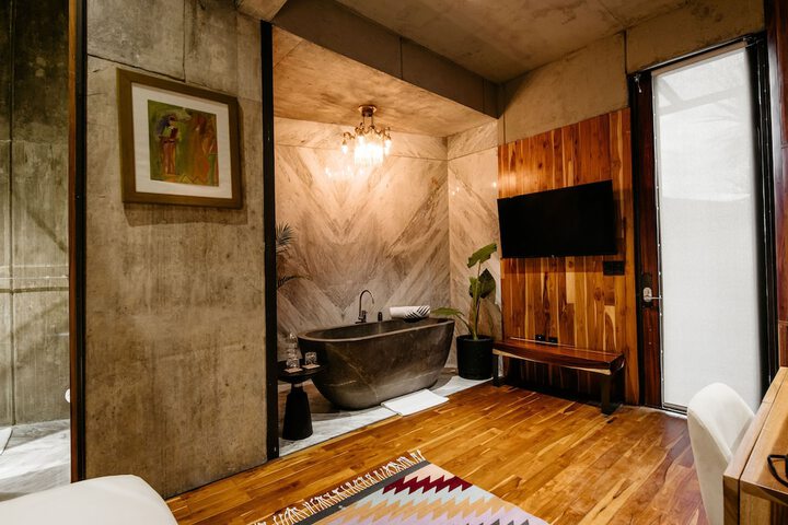 Room 43 of 75