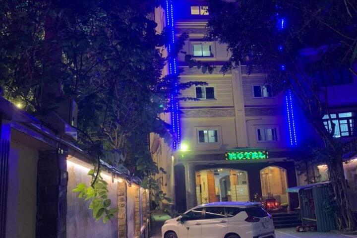 Ha Long Hotel