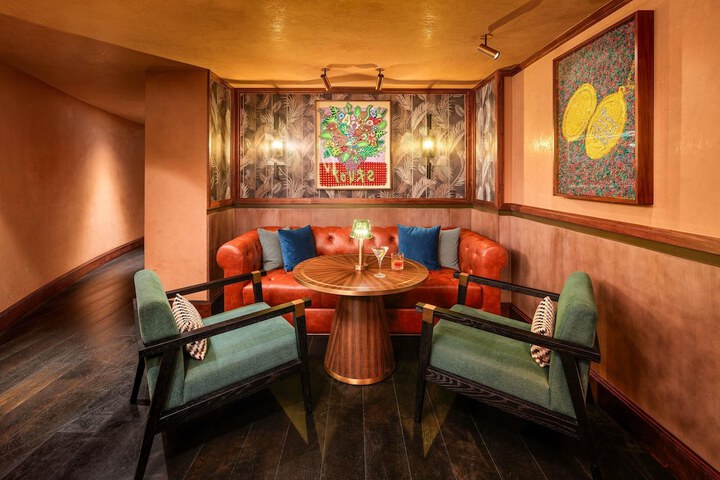 Lounge 65 of 87