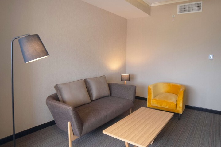Room 35 of 77