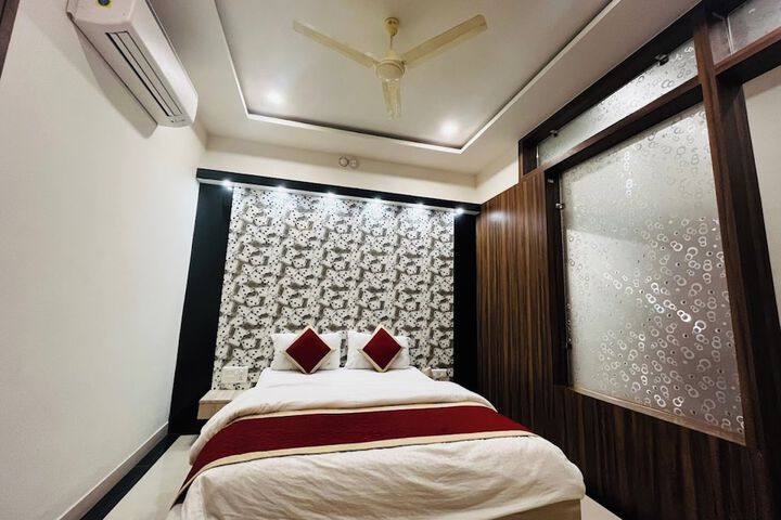 Room 2 of 16