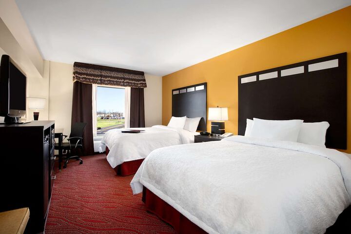 2 Queen Beds (3 of 12)