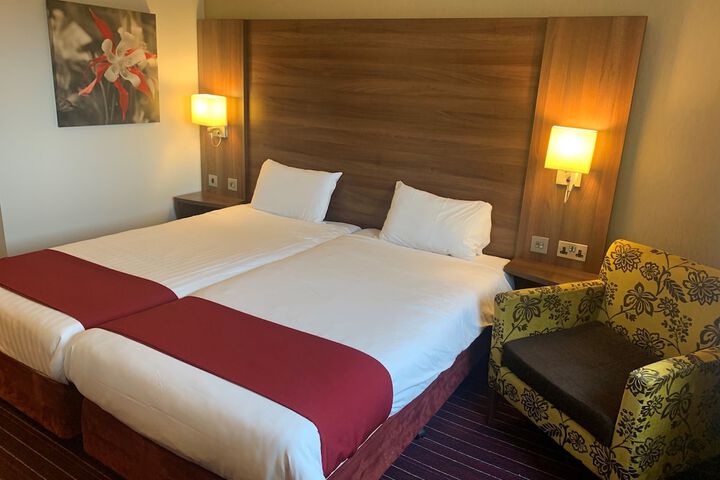 Room 4 of 37