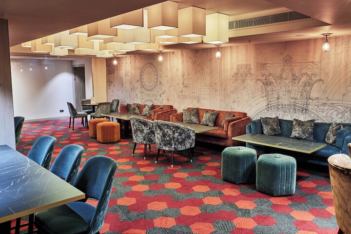 Lounge 93 of 128