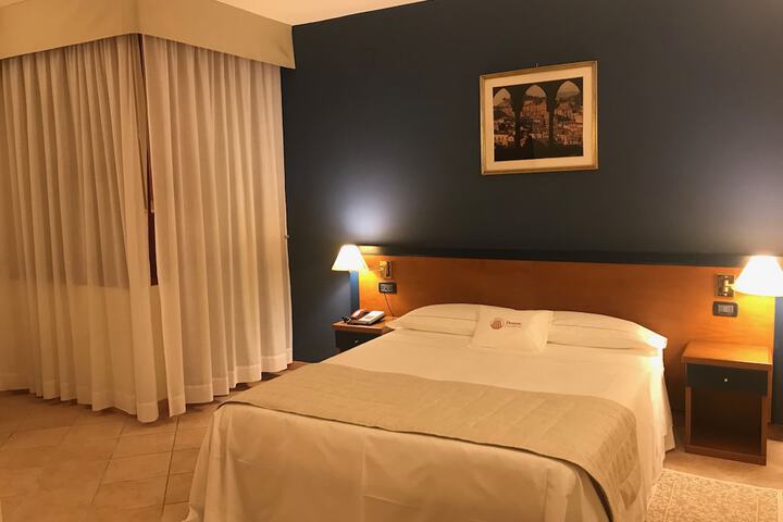 Room 5 of 52