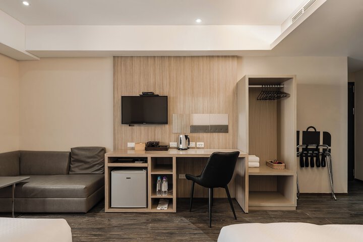 Room 27 of 45